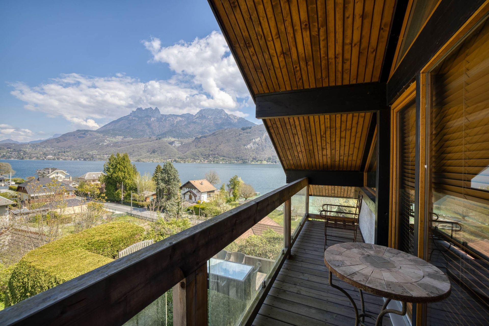 luxury house 9 Rooms for sale on DOUSSARD (74210)