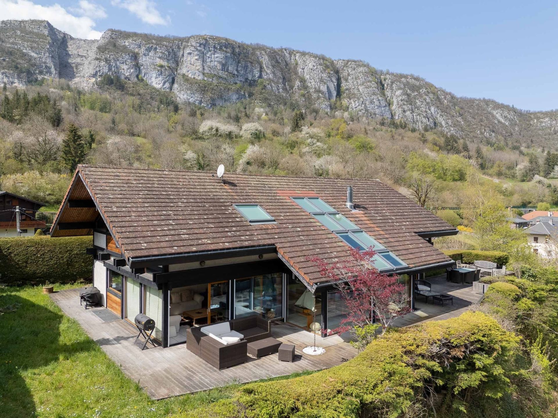 luxury house 9 Rooms for sale on DOUSSARD (74210)