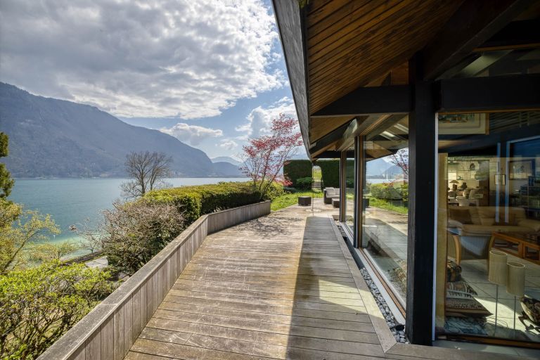 luxury house 9 Rooms for sale on DOUSSARD (74210)