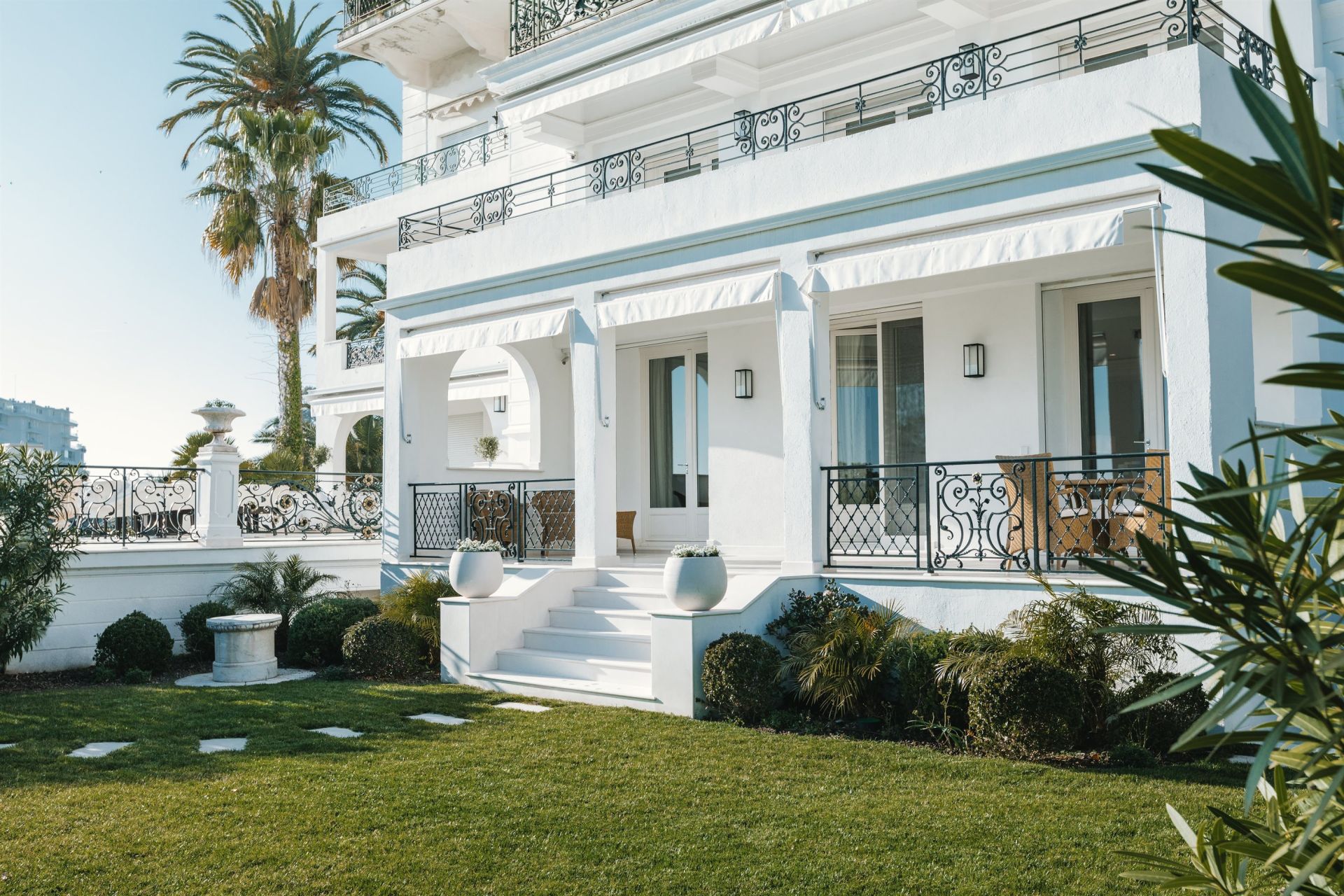 luxury duplex 5 Rooms for sale on Cannes (06400)