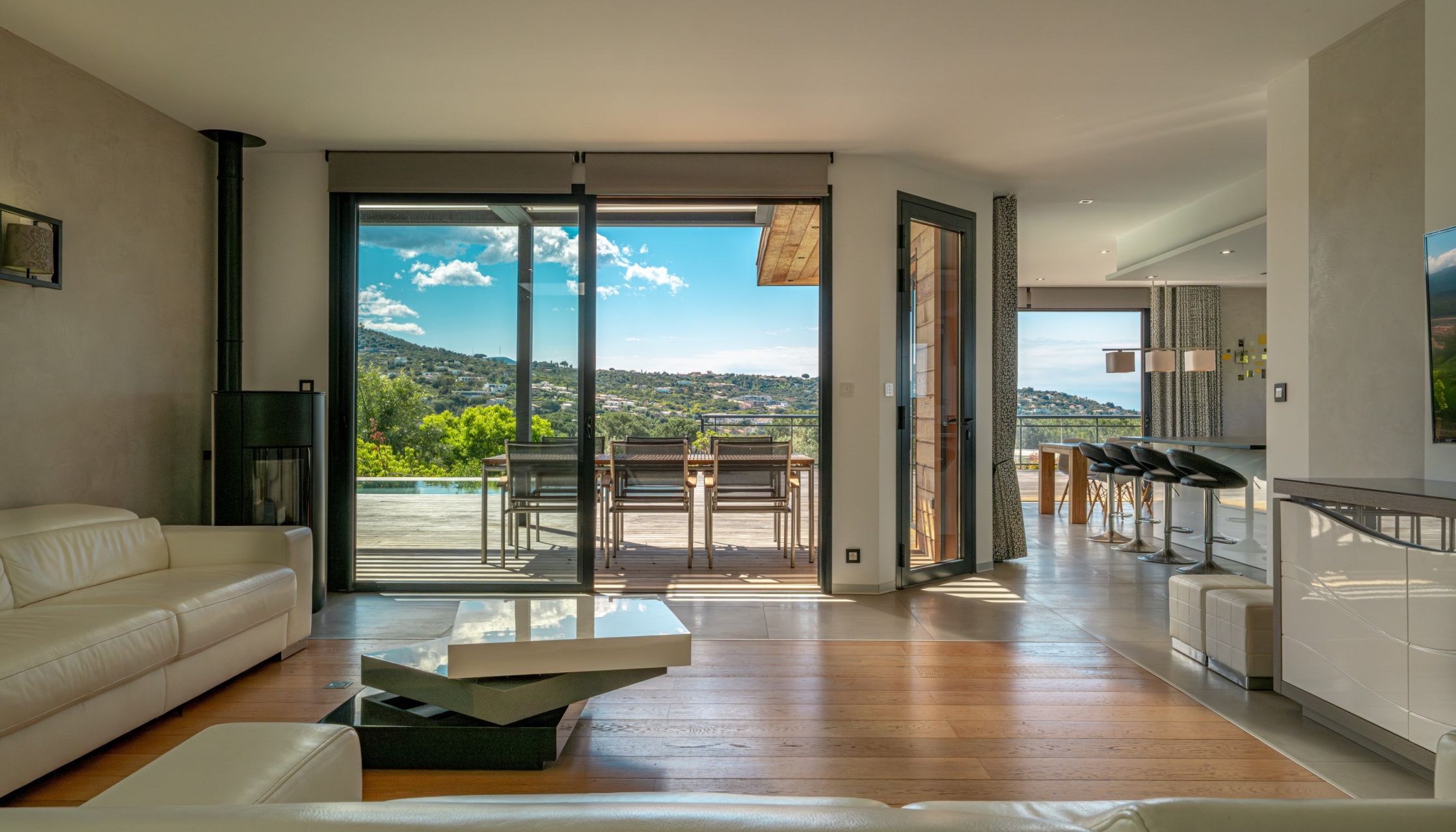 luxury villa 10 Rooms for sale on PORTICCIO (20166)