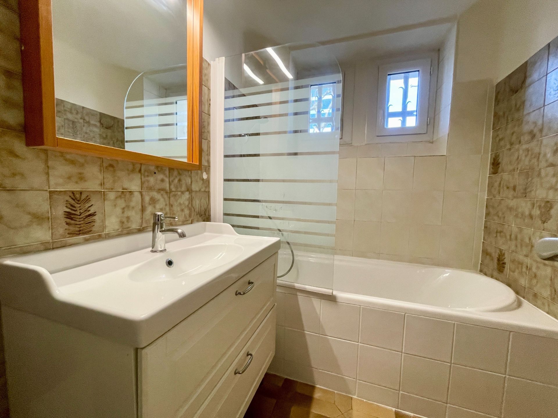 luxury house 4 Rooms for sale on MAILLANE (13910)