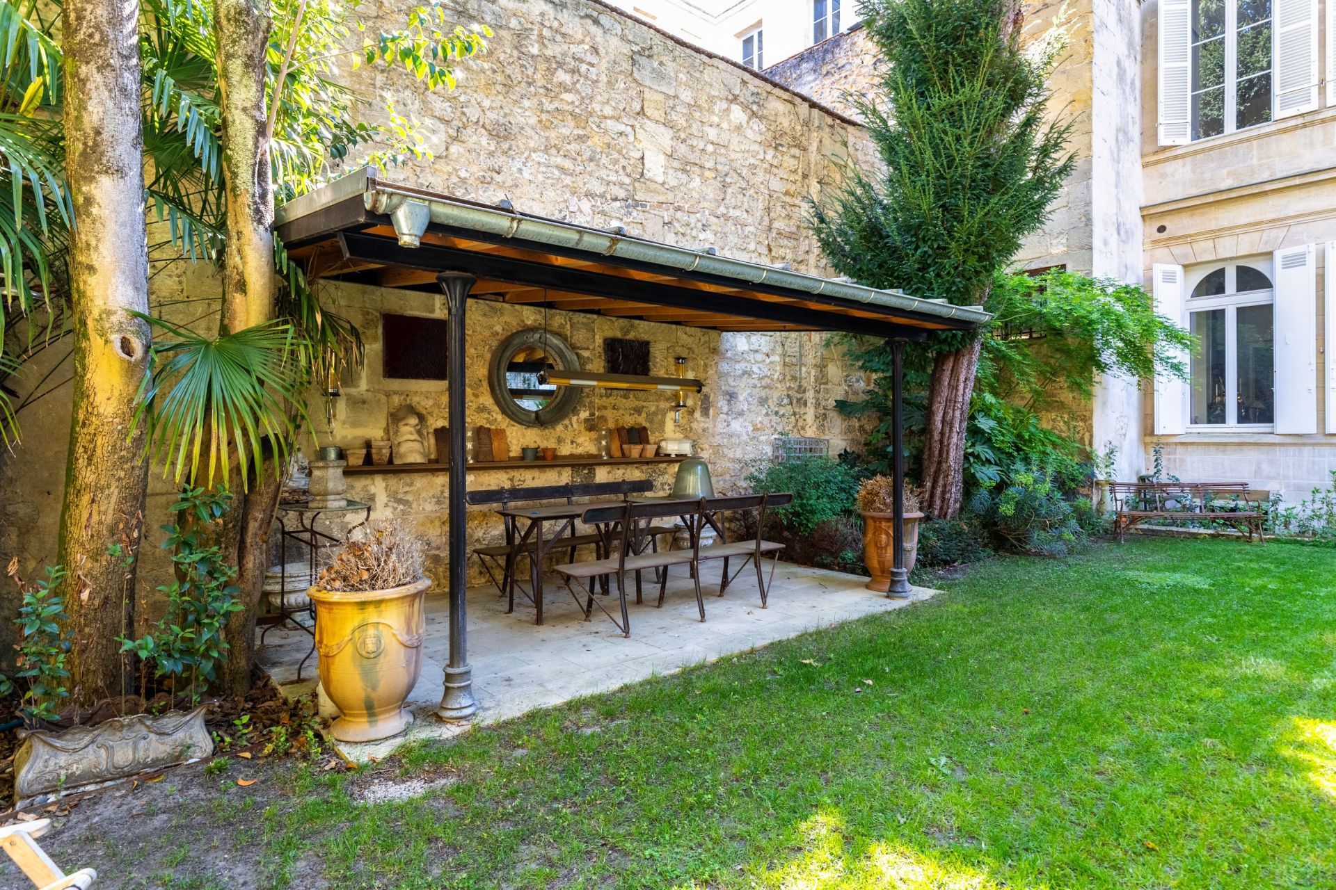 luxury apartment 6 Rooms for sale on BORDEAUX (33000)