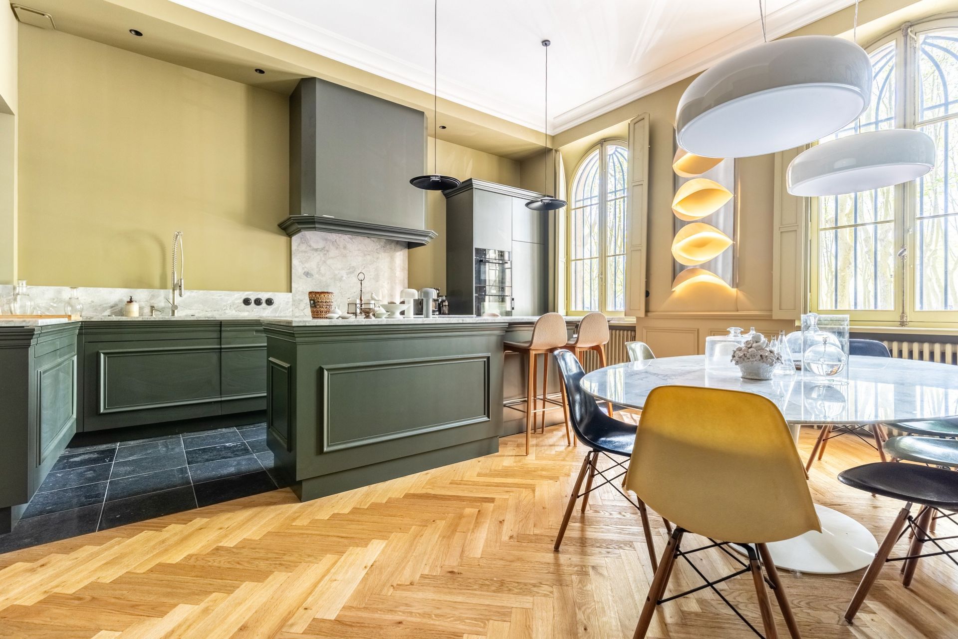luxury apartment 6 Rooms for sale on BORDEAUX (33000)