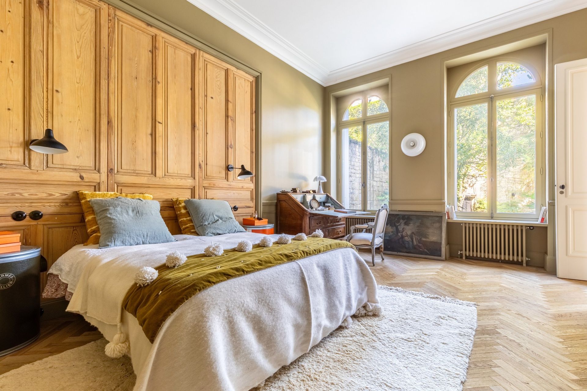 luxury apartment 6 Rooms for sale on BORDEAUX (33000)
