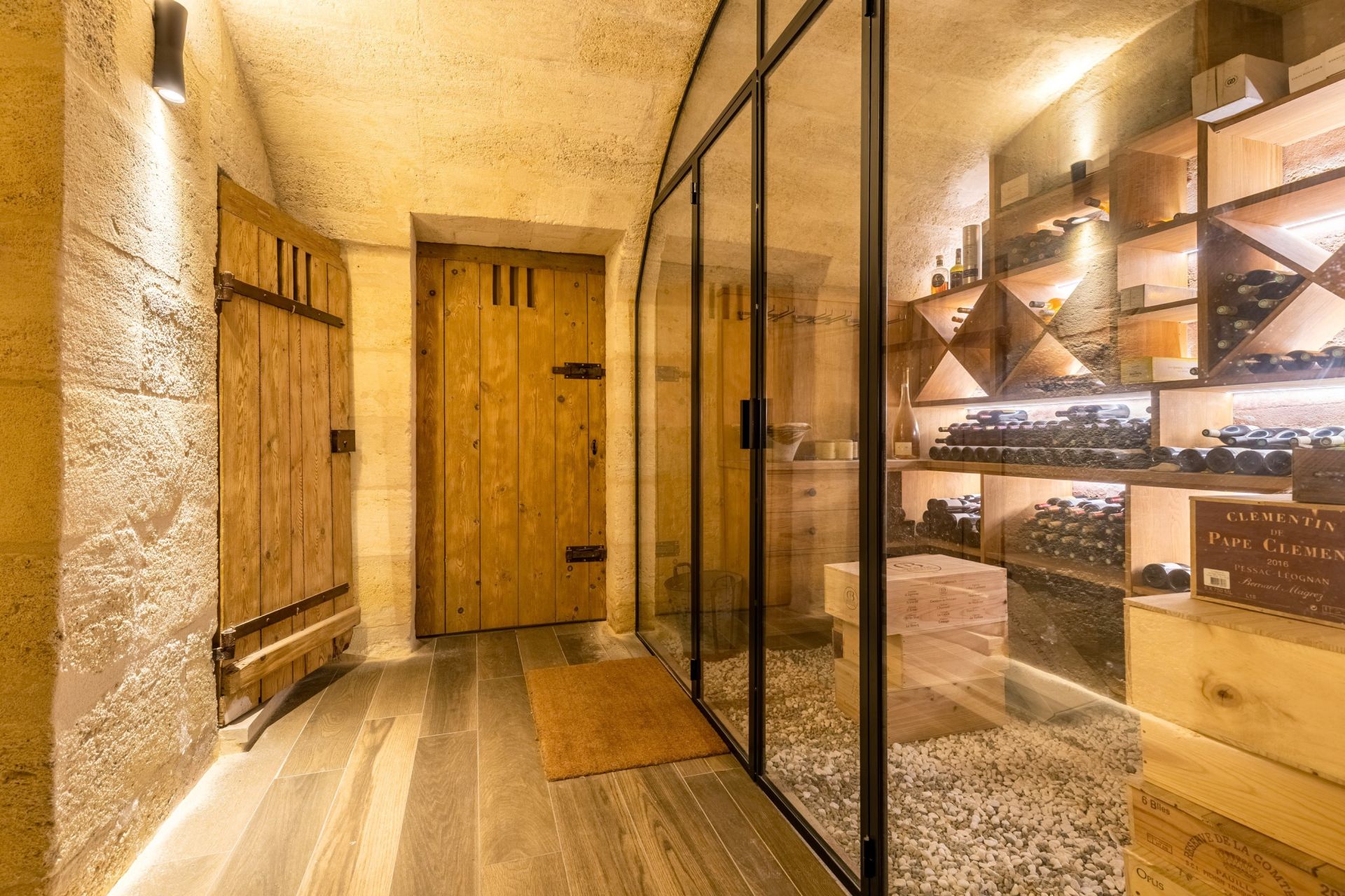 luxury apartment 6 Rooms for sale on BORDEAUX (33000)