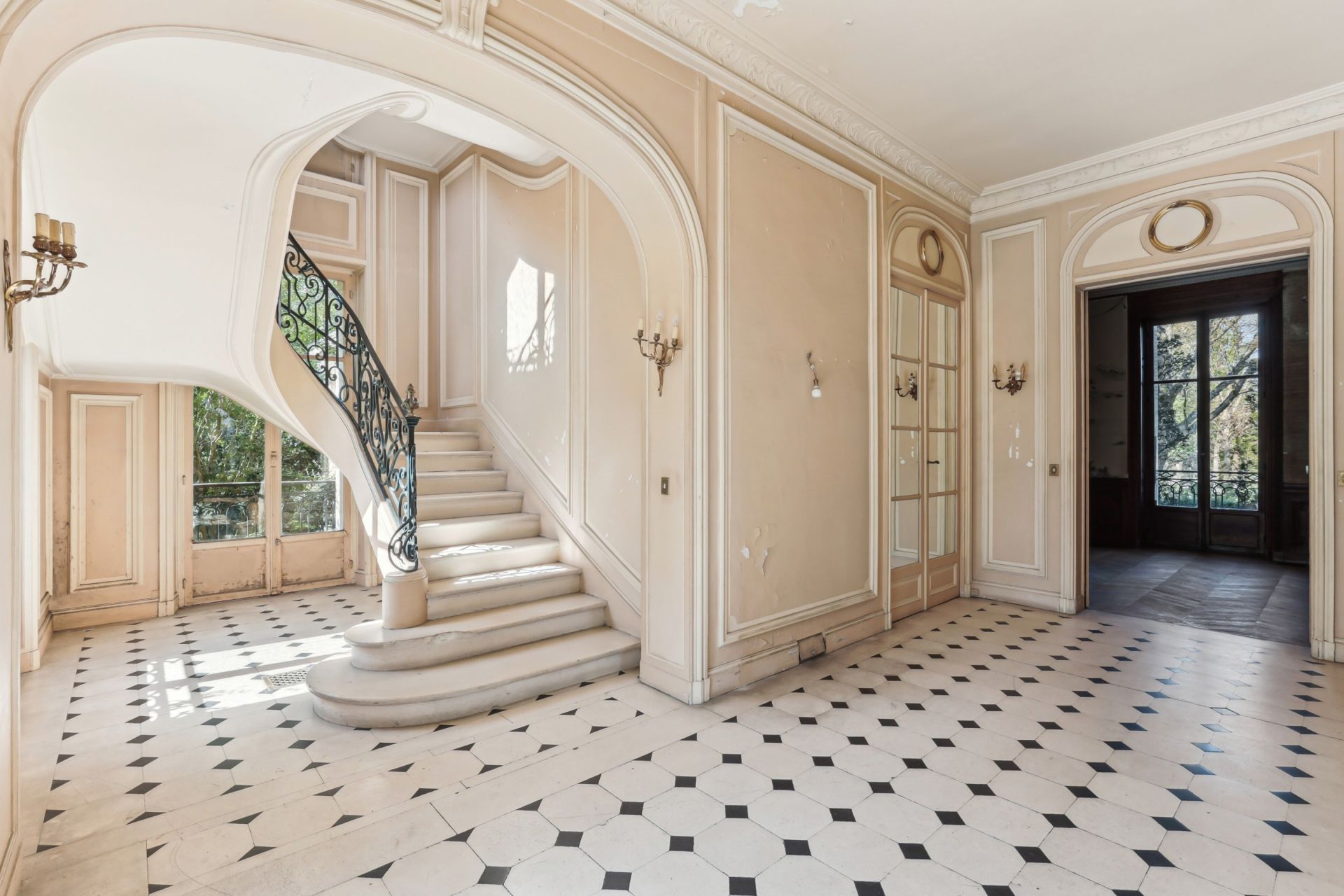 luxury house 12 Rooms for sale on RUEIL MALMAISON (92500)