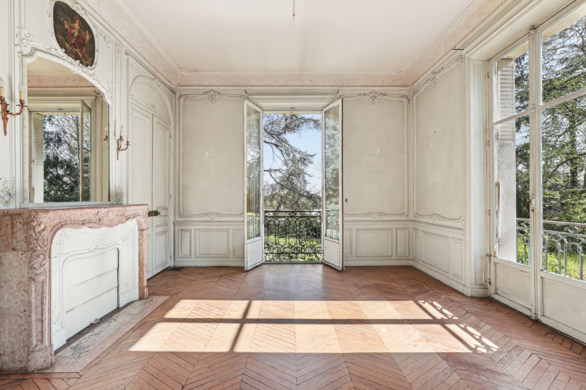 luxury house 12 Rooms for sale on RUEIL MALMAISON (92500)