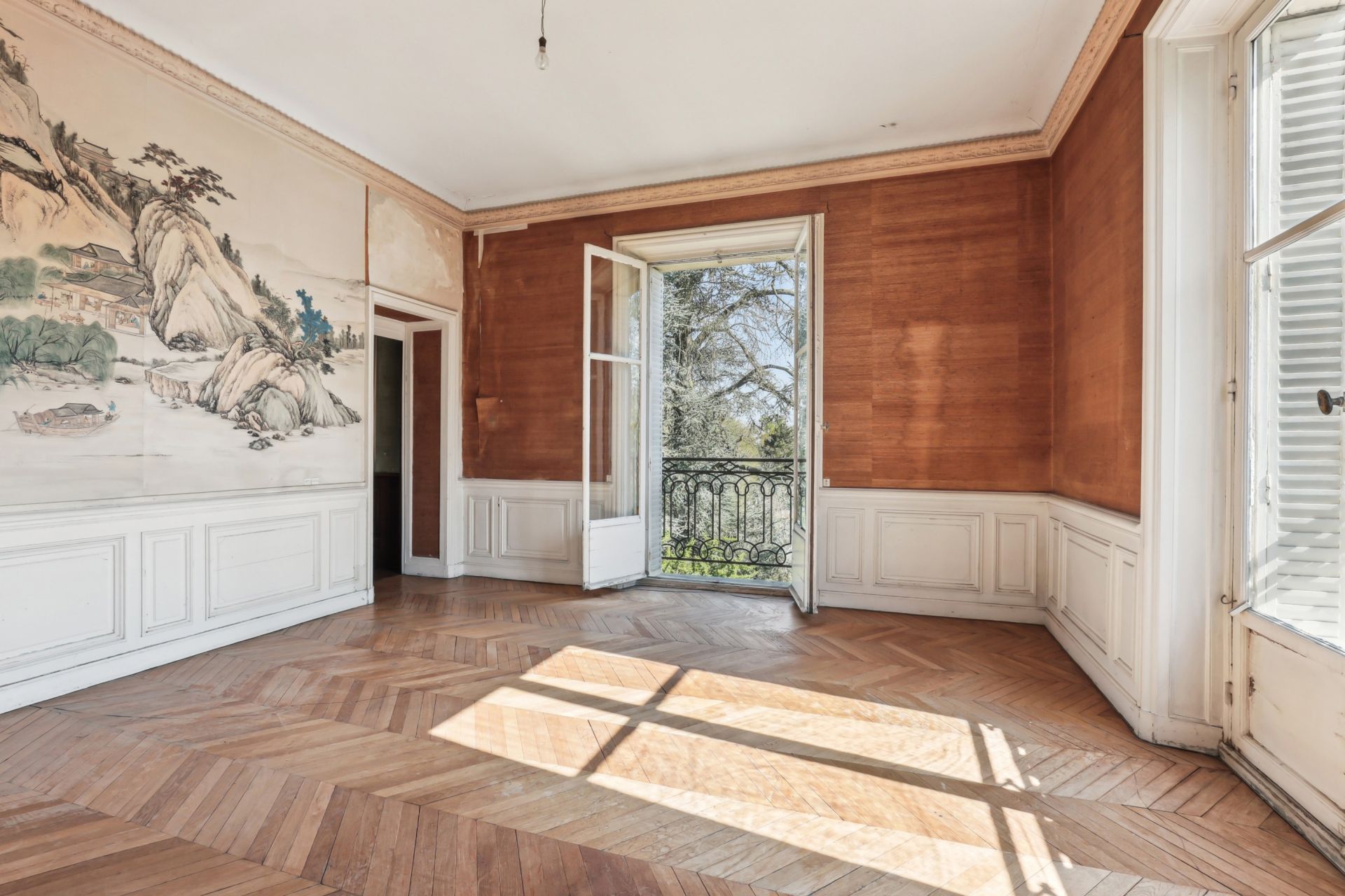 luxury house 12 Rooms for sale on RUEIL MALMAISON (92500)