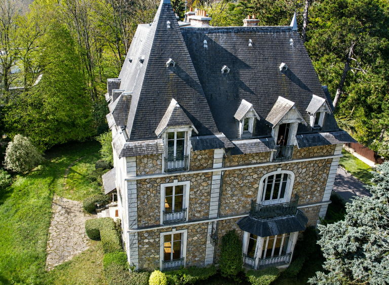 luxury house 12 Rooms for sale on RUEIL MALMAISON (92500)
