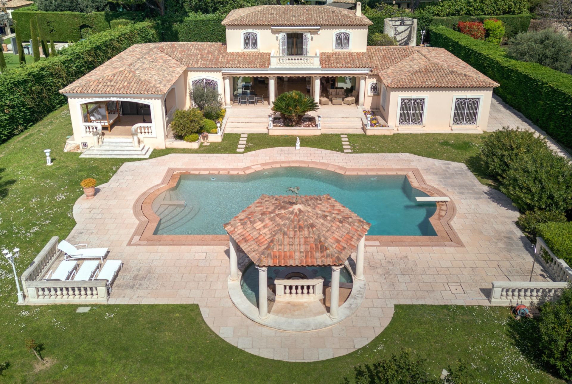 luxury villa 7 Rooms for sale on CAP D ANTIBES (06160)