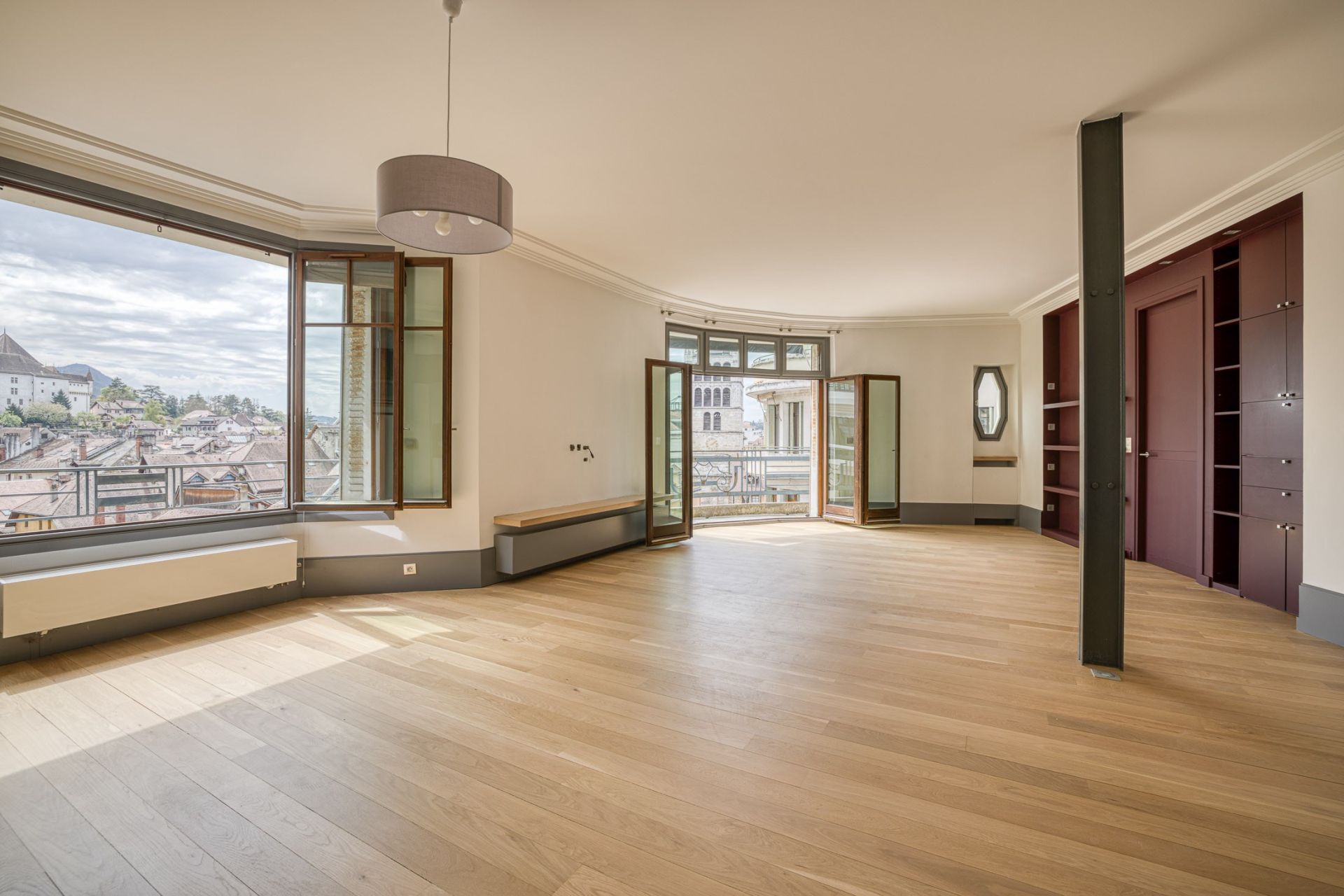 luxury apartment 4 Rooms for sale on ANNECY (74000)