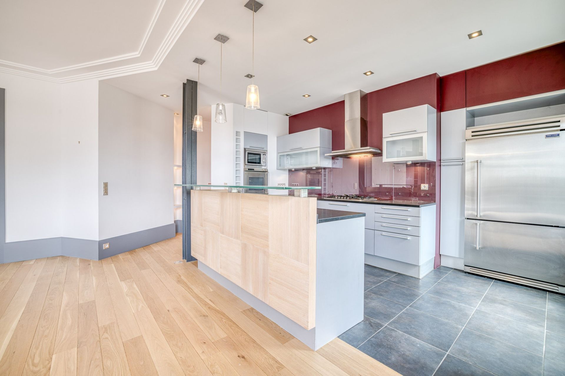 luxury apartment 4 Rooms for sale on ANNECY (74000)