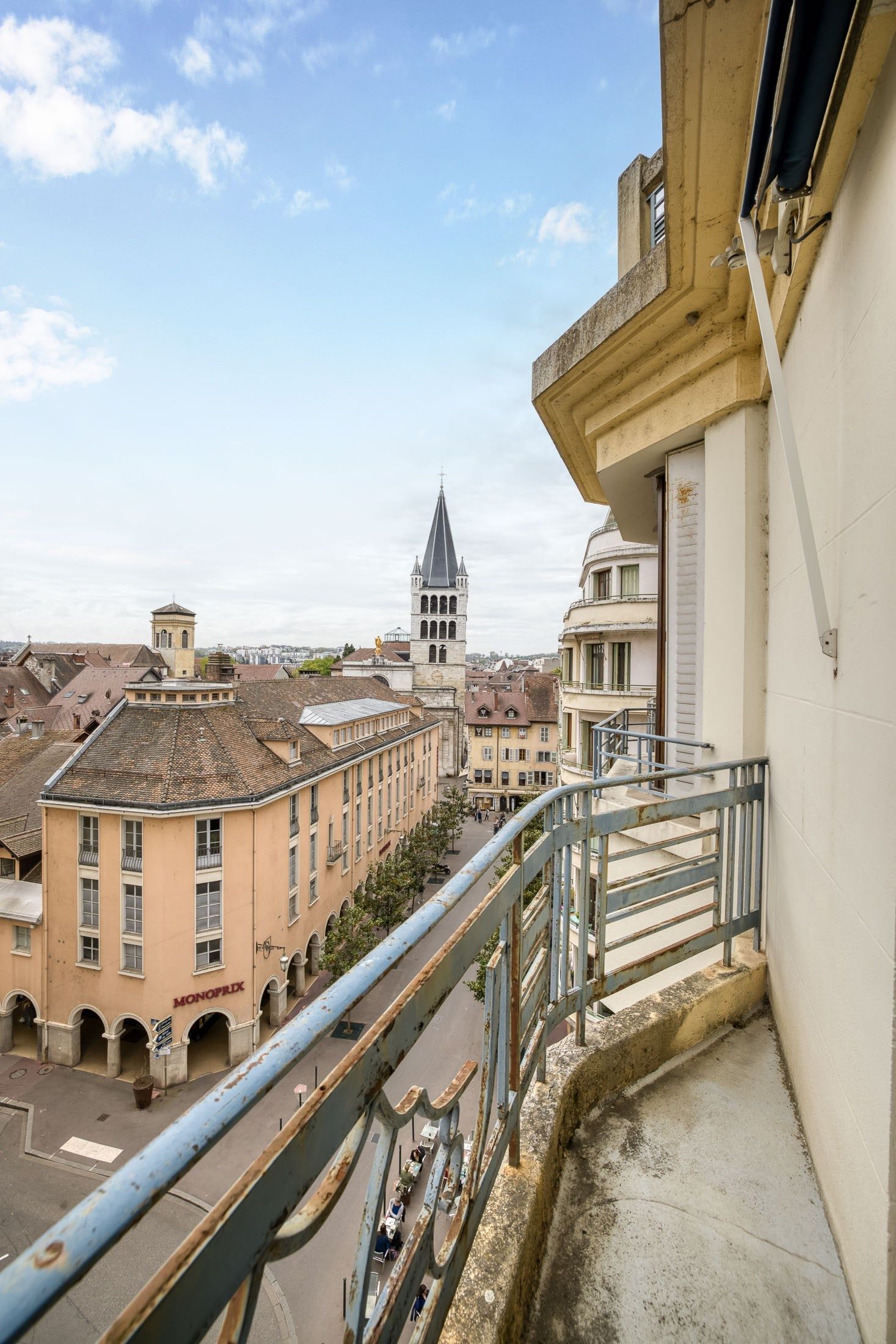 luxury apartment 4 Rooms for sale on ANNECY (74000)