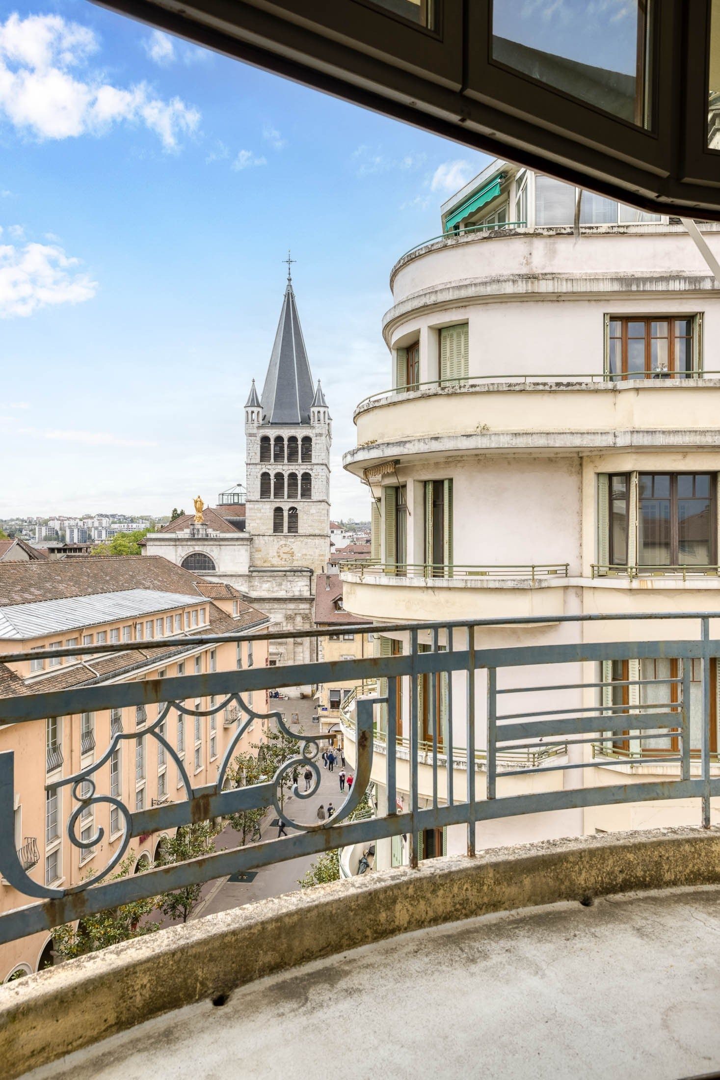 luxury apartment 4 Rooms for sale on ANNECY (74000)