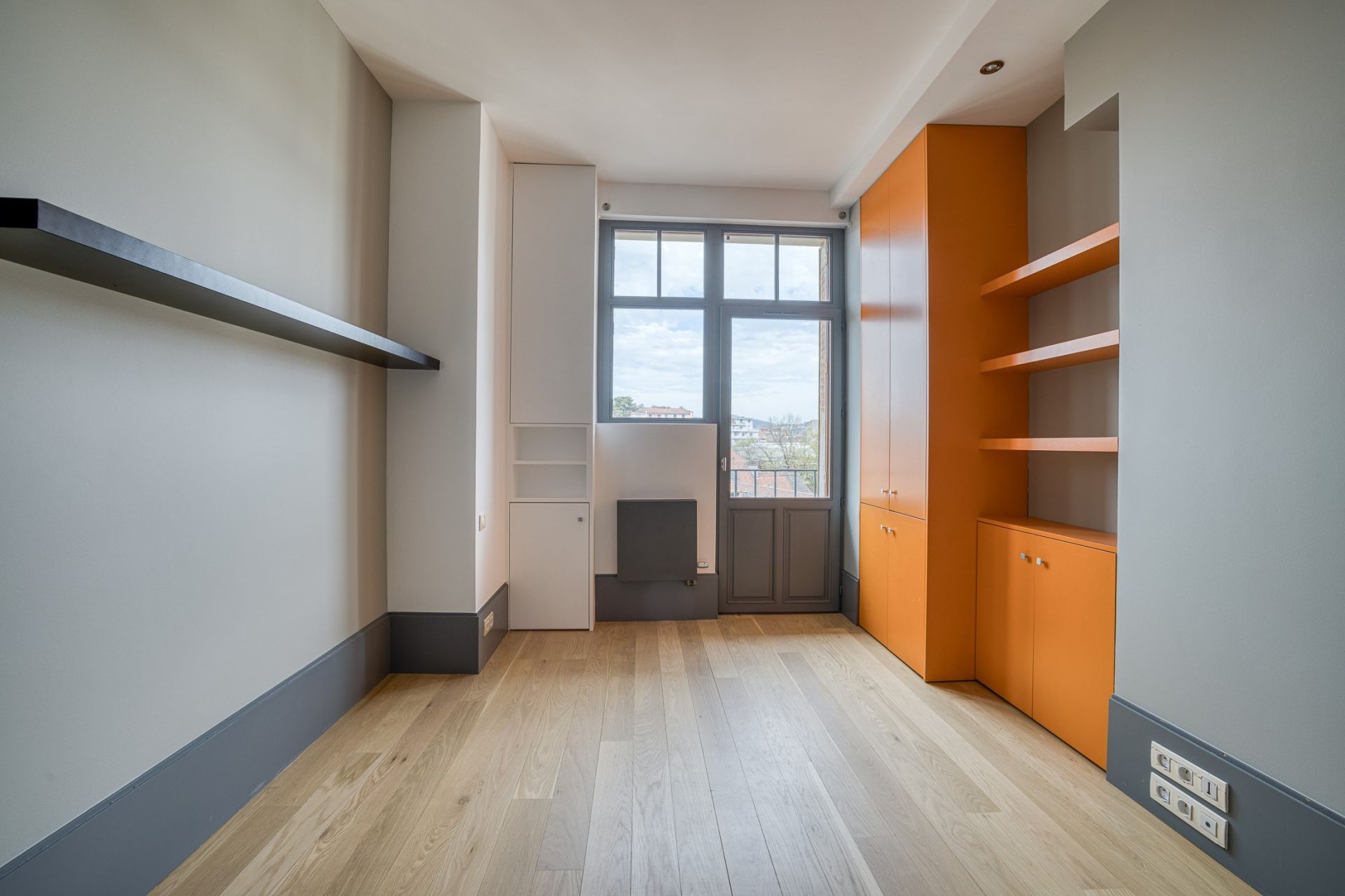 luxury apartment 4 Rooms for sale on ANNECY (74000)