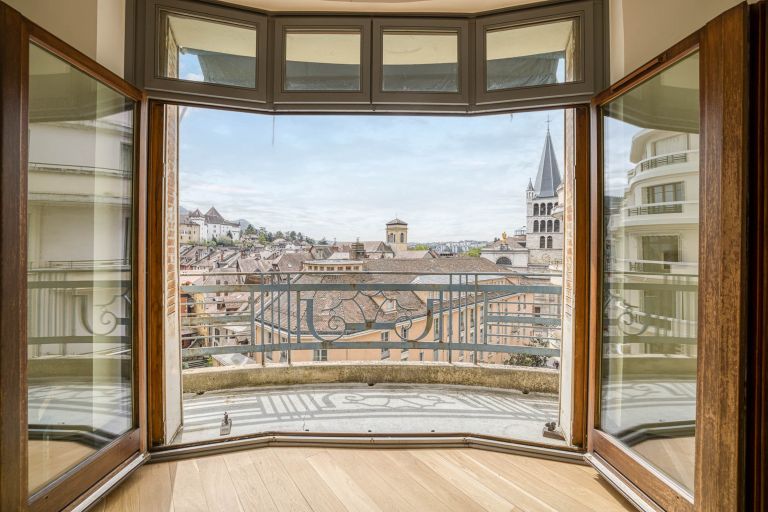 luxury apartment 4 Rooms for sale on ANNECY (74000)