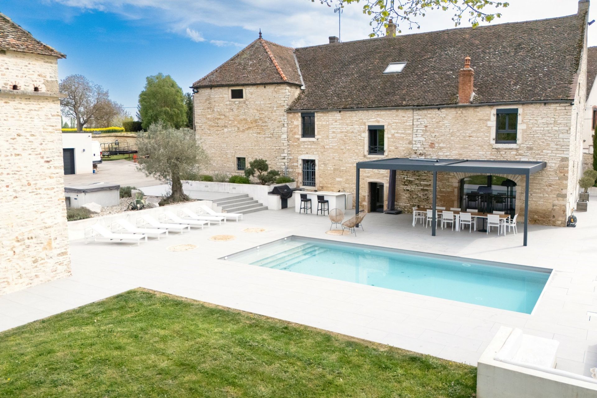 luxury house 20 Rooms for sale on BEAUNE (21200)