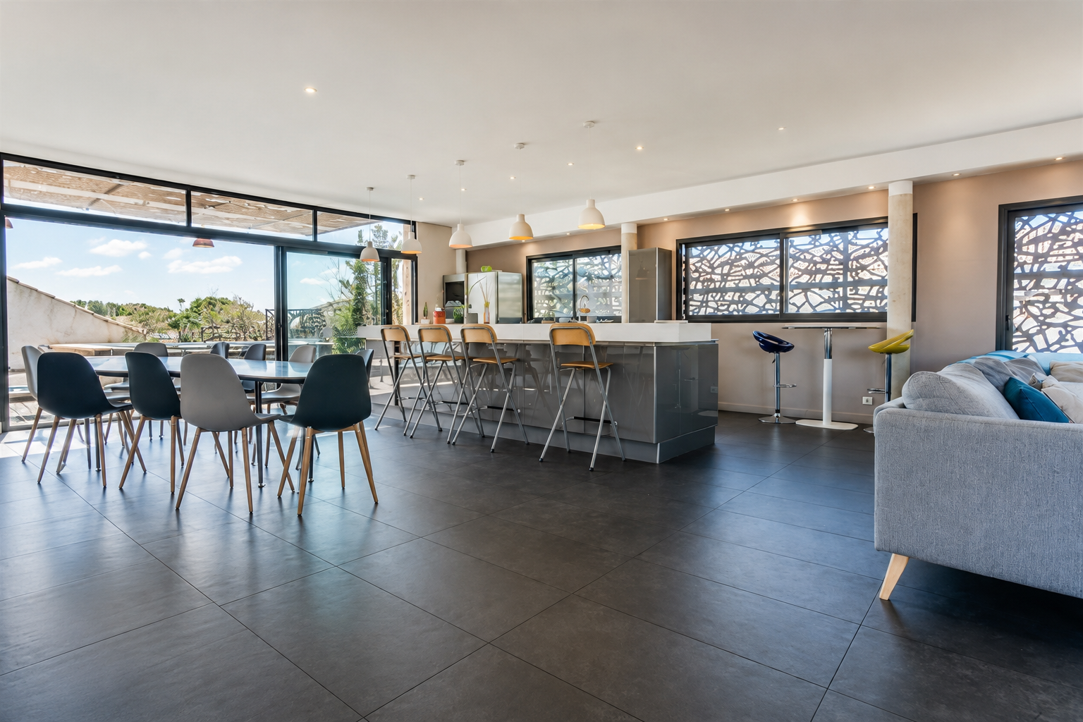 luxury house 22 Rooms for sale on NARBONNE (11100)