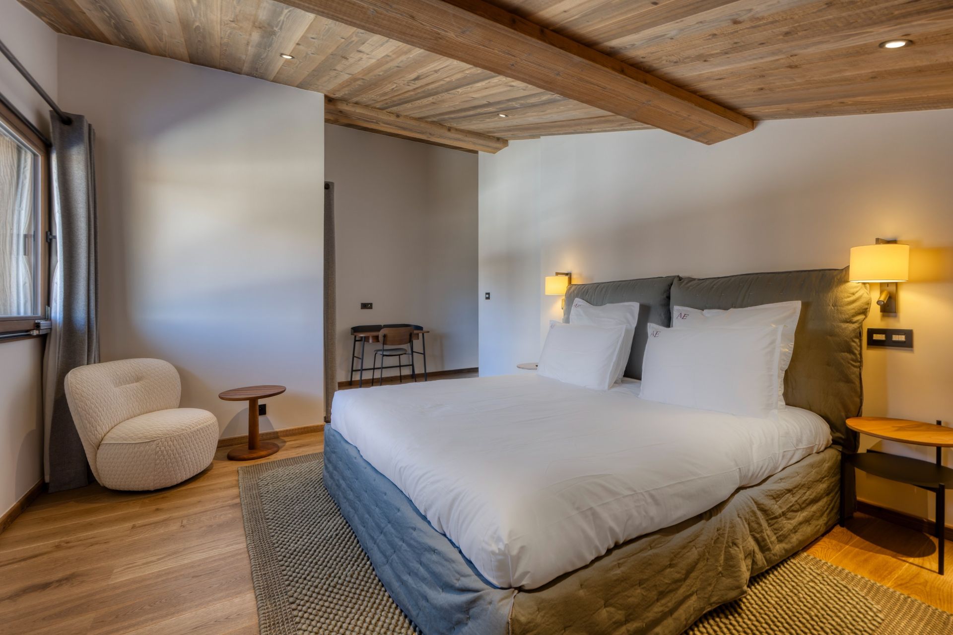 luxury chalet 6 Rooms for seasonal rent on MEGEVE (74120)