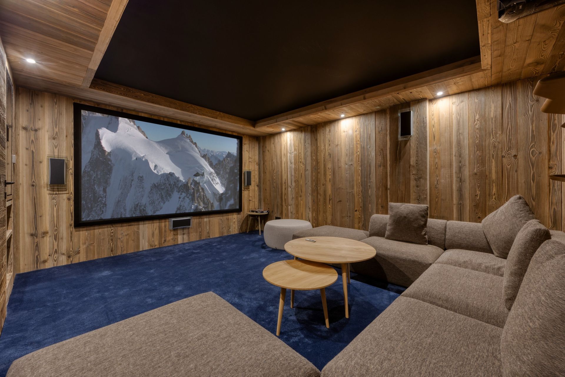 luxury chalet 6 Rooms for seasonal rent on MEGEVE (74120)