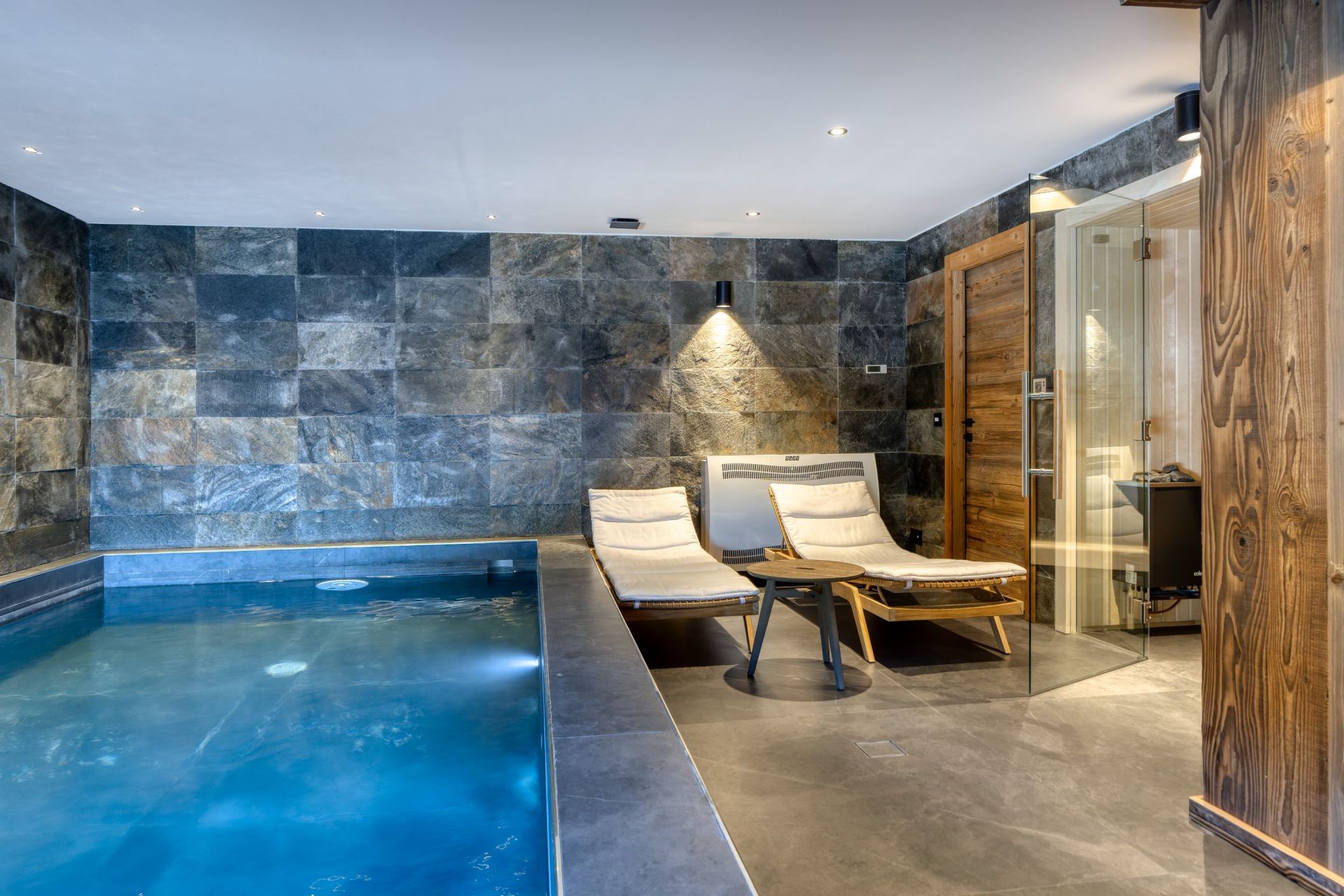 luxury chalet 6 Rooms for seasonal rent on MEGEVE (74120)