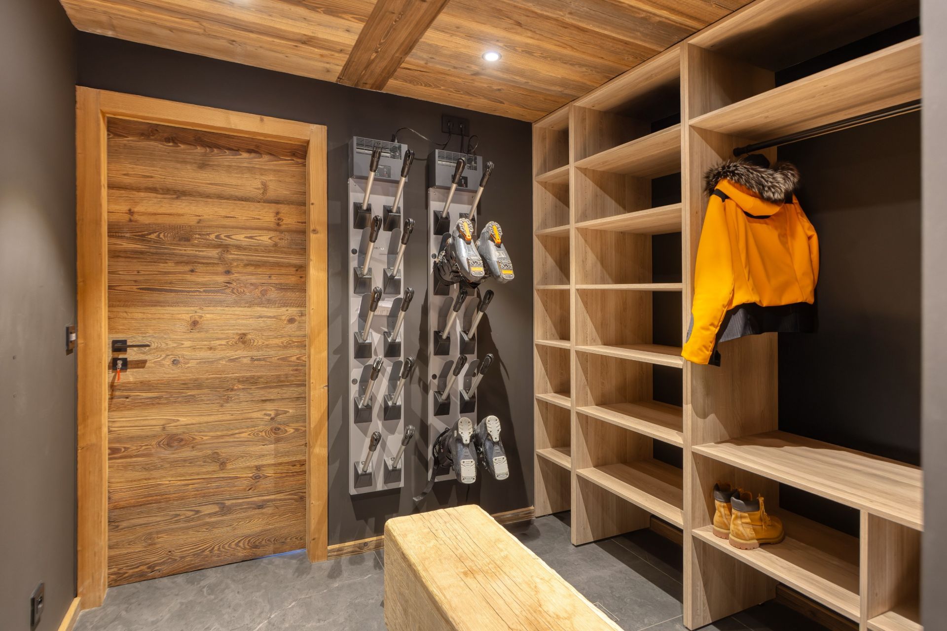 luxury chalet 6 Rooms for seasonal rent on MEGEVE (74120)