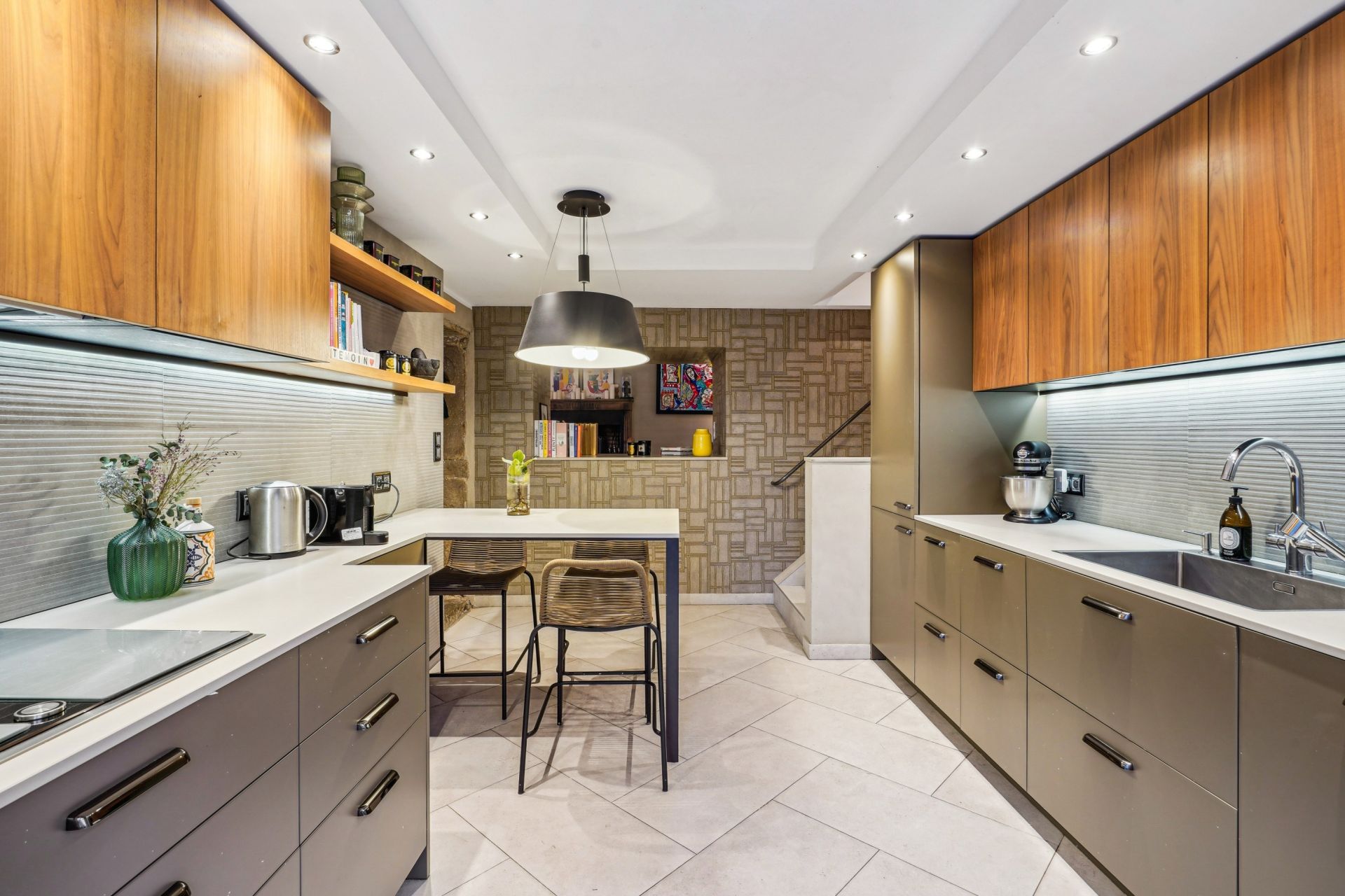 luxury house 6 Rooms for sale on ST CYR AU MONT D OR (69450)