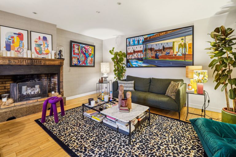 luxury house 6 Rooms for sale on ST CYR AU MONT D OR (69450)