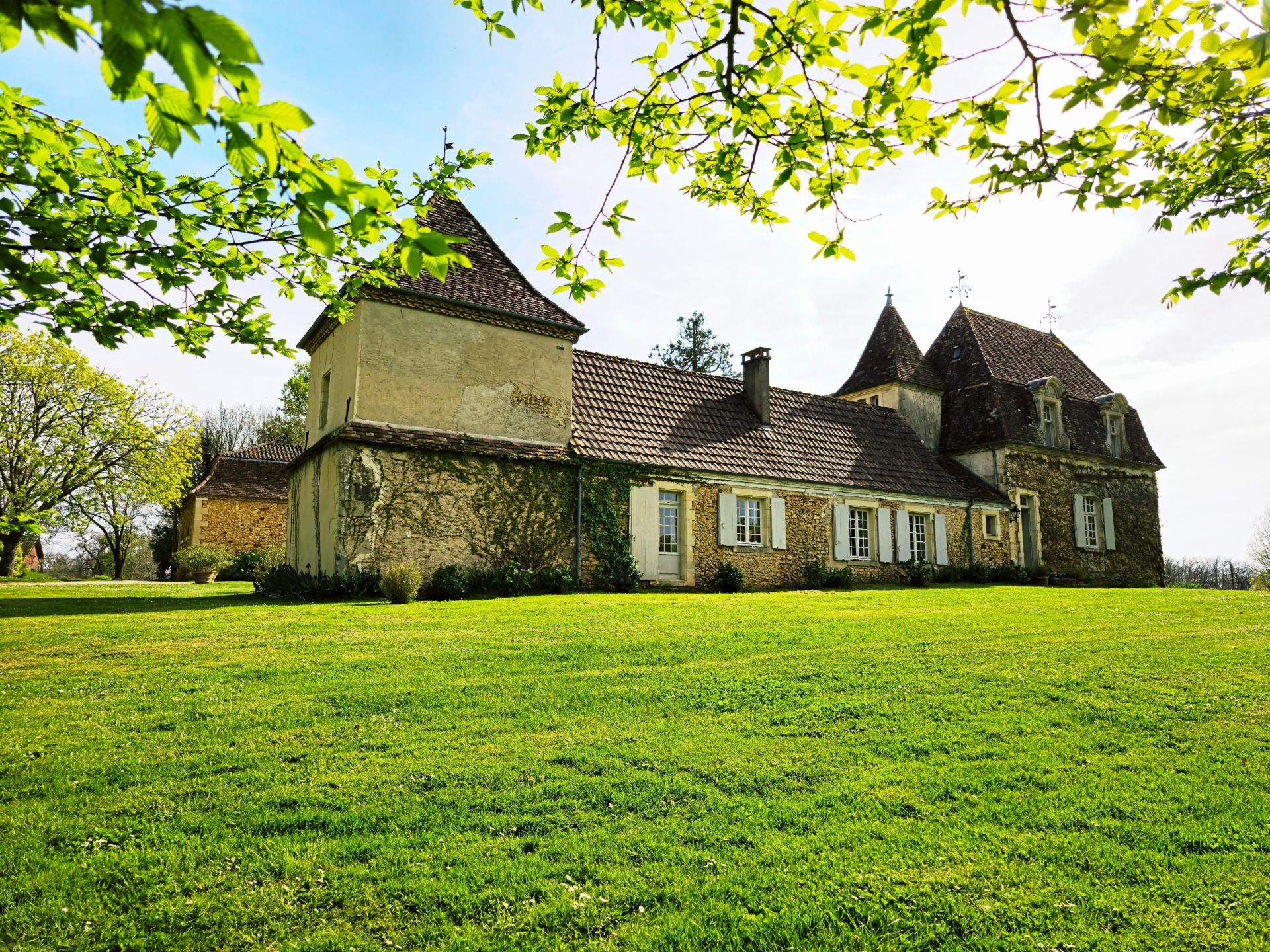 maison de luxe 15 Pièces en vente sur STE ALVERE ST LAURENT LES BATONS (24510)