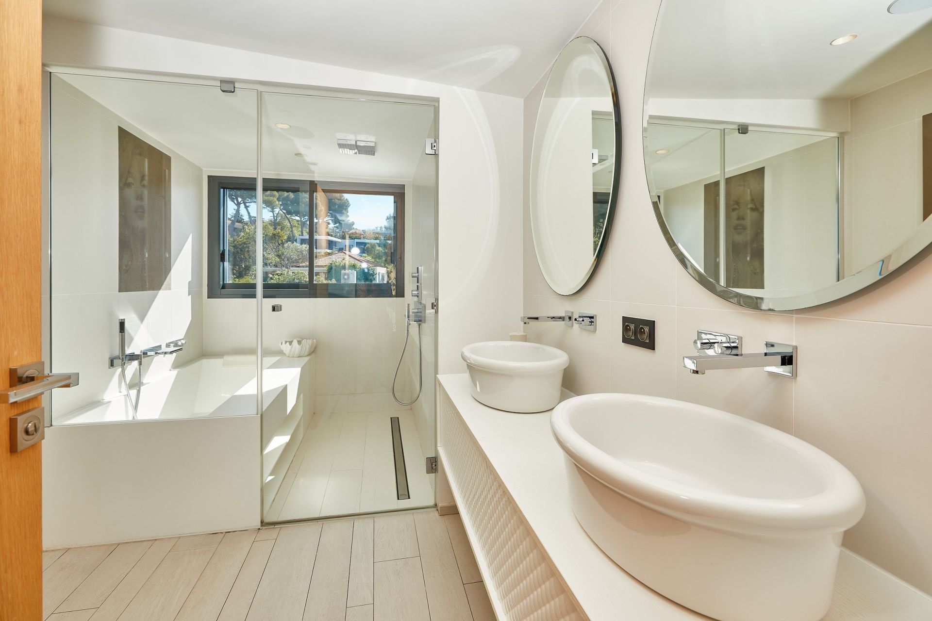 luxury house 8 Rooms for sale on SETE (34200)