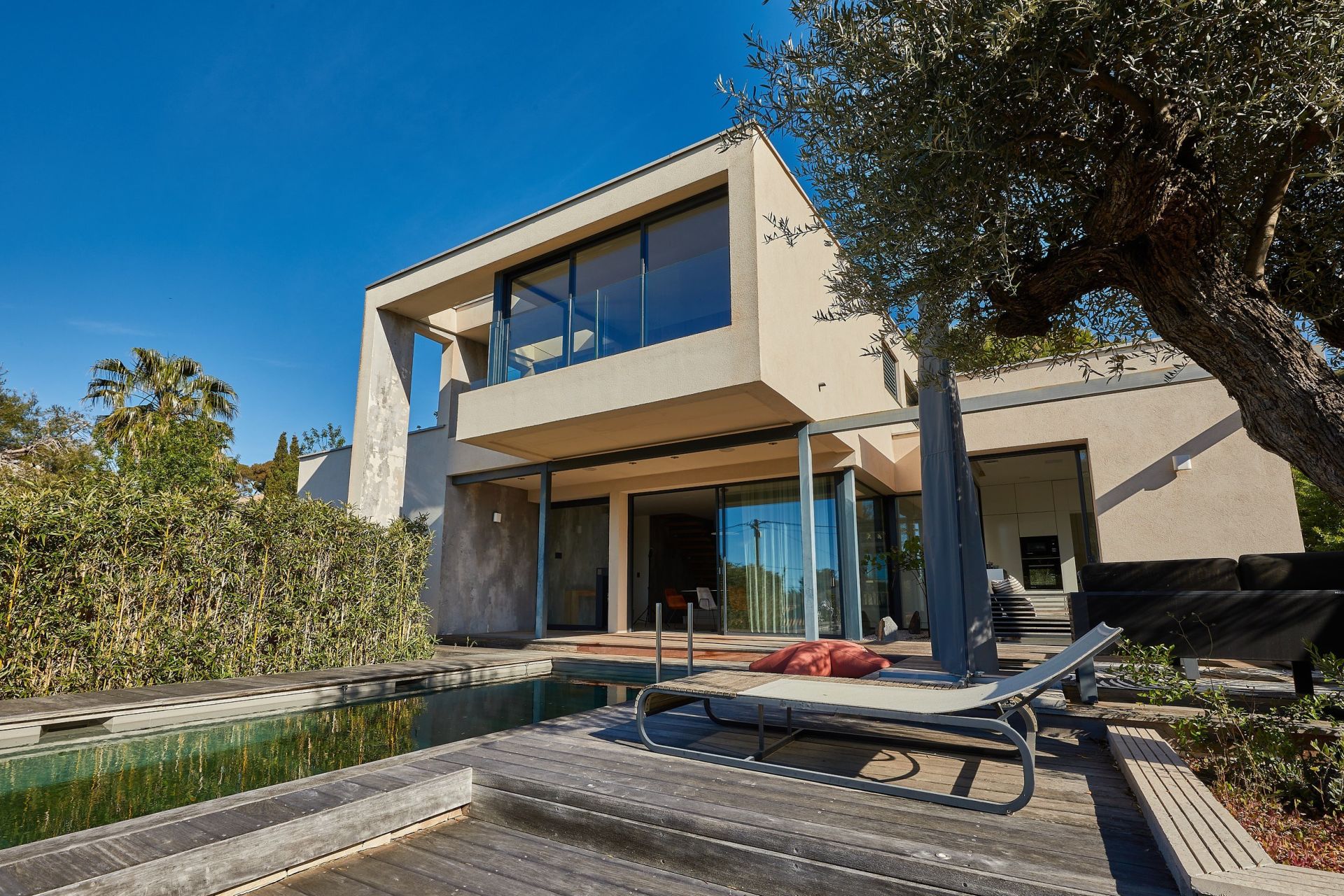 luxury house 8 Rooms for sale on SETE (34200)