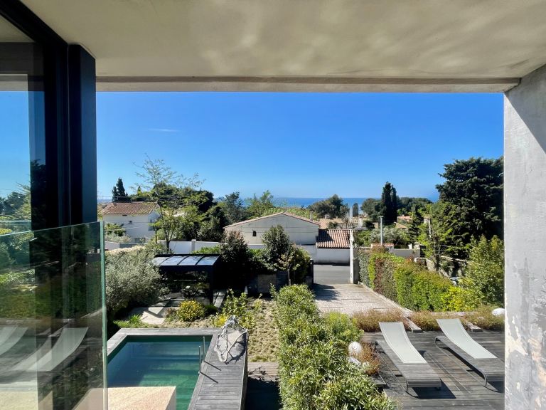 luxury house 8 Rooms for sale on SETE (34200)