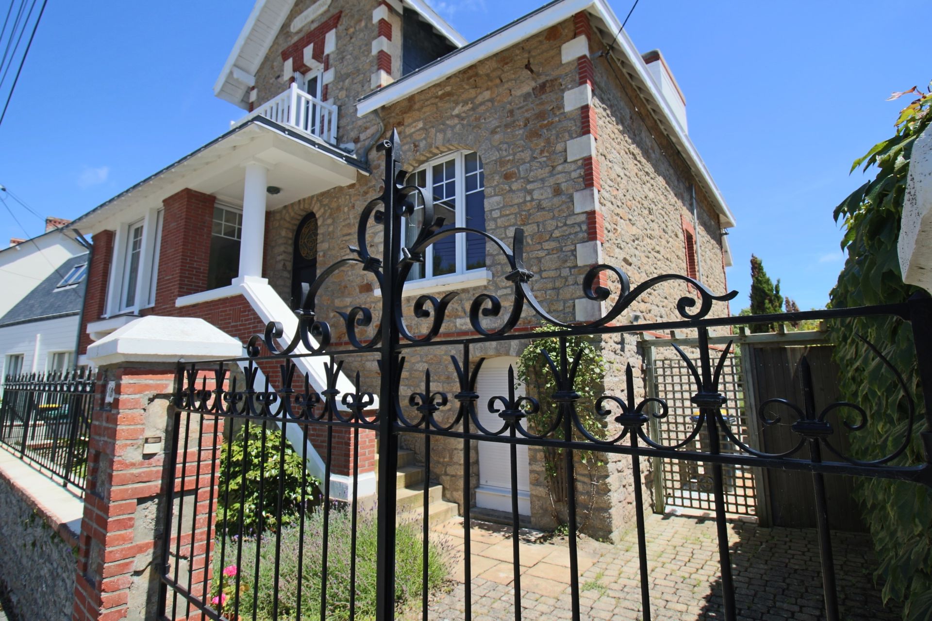 luxury house 12 Rooms for sale on PORNICHET (44380)