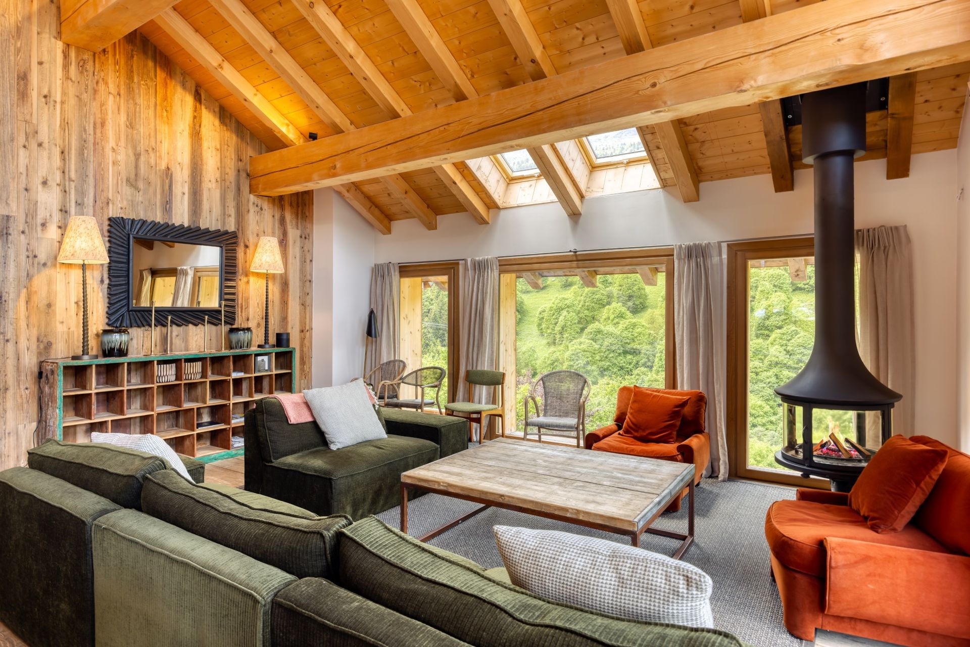 luxury chalet 8 Rooms for seasonal rent on MERIBEL LES ALLUES (73550)