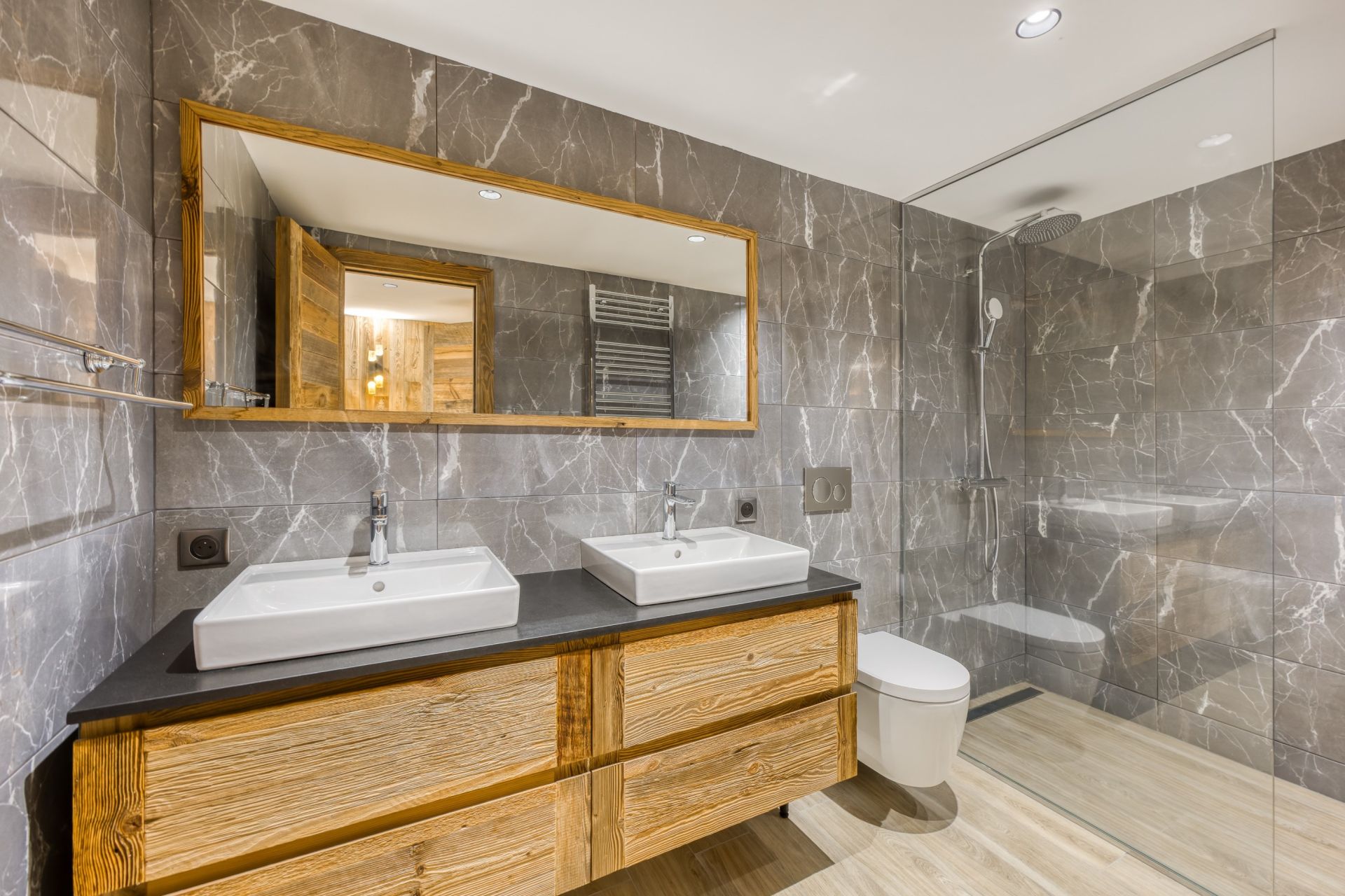 luxury chalet 8 Rooms for seasonal rent on MERIBEL LES ALLUES (73550)