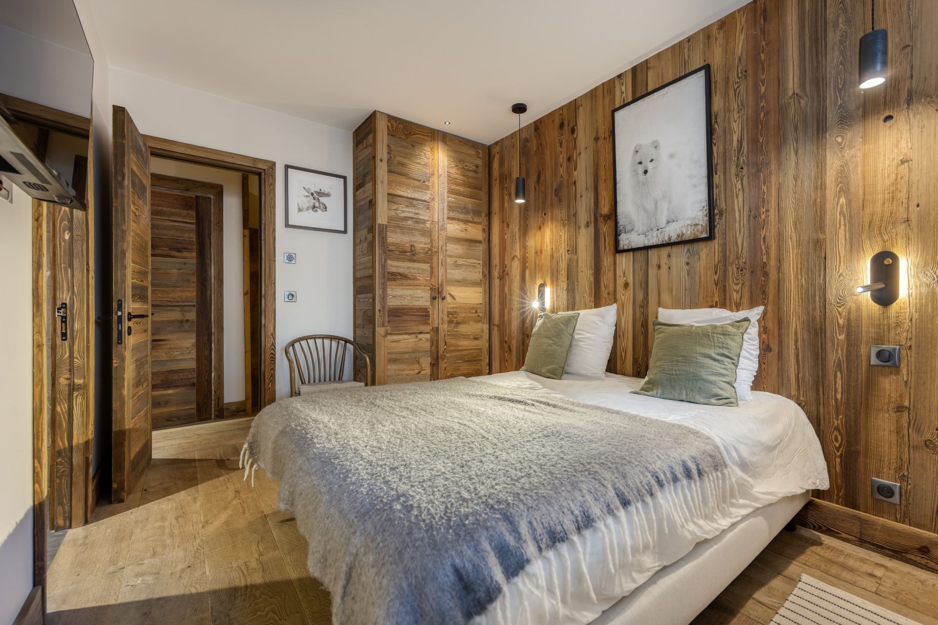luxury chalet 8 Rooms for seasonal rent on MERIBEL LES ALLUES (73550)