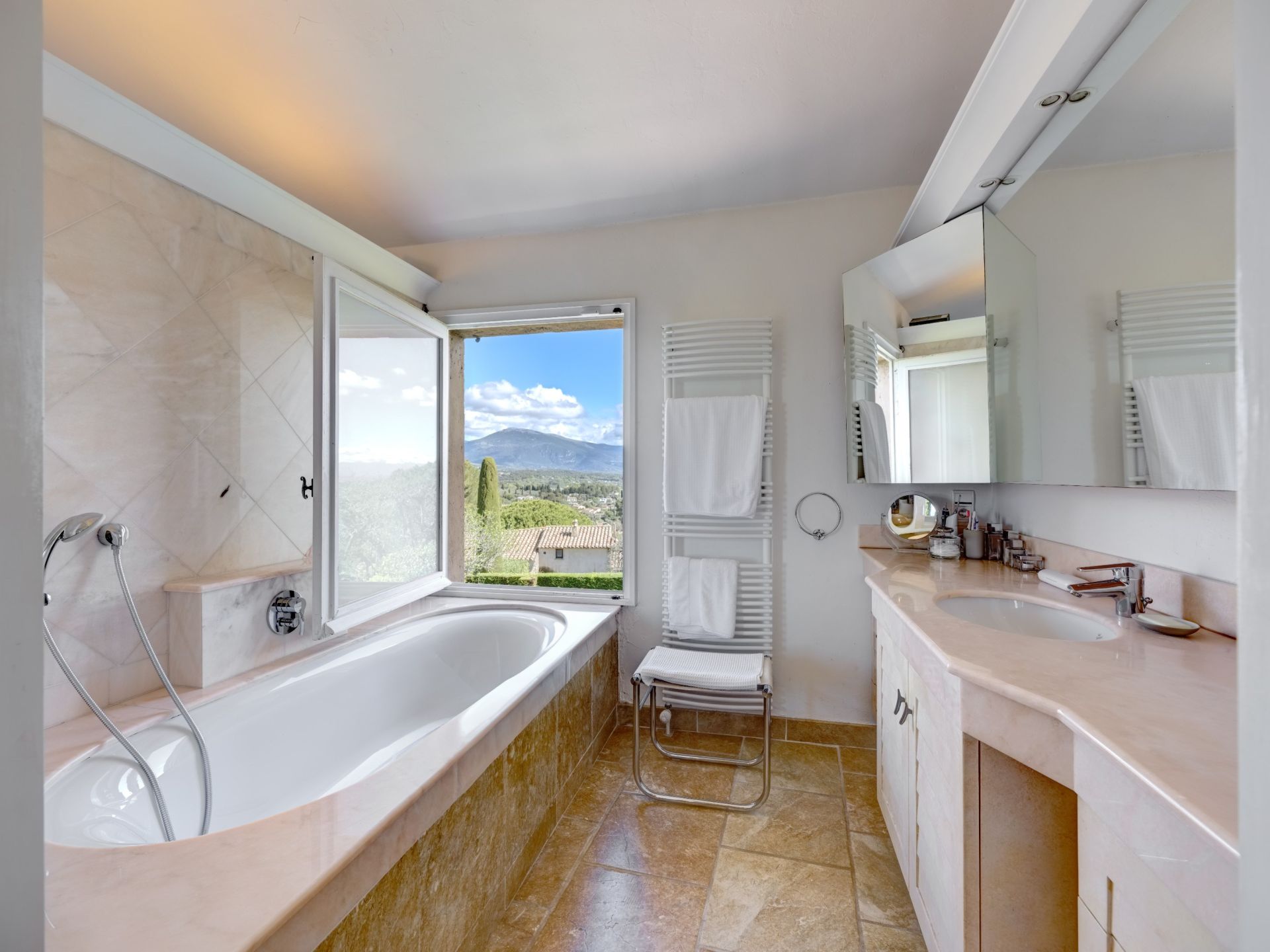 villa de luxe 6 Pièces en vente sur MOUANS SARTOUX (06370)