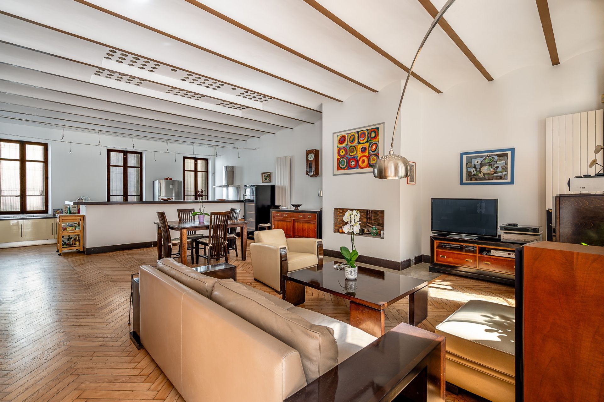 luxury apartment 4 Rooms for sale on MARSEILLE (13006)