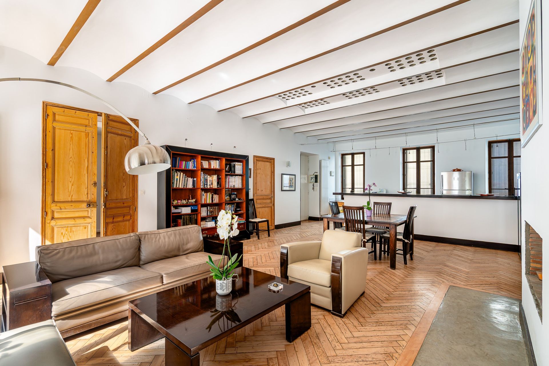 luxury apartment 4 Rooms for sale on MARSEILLE (13006)