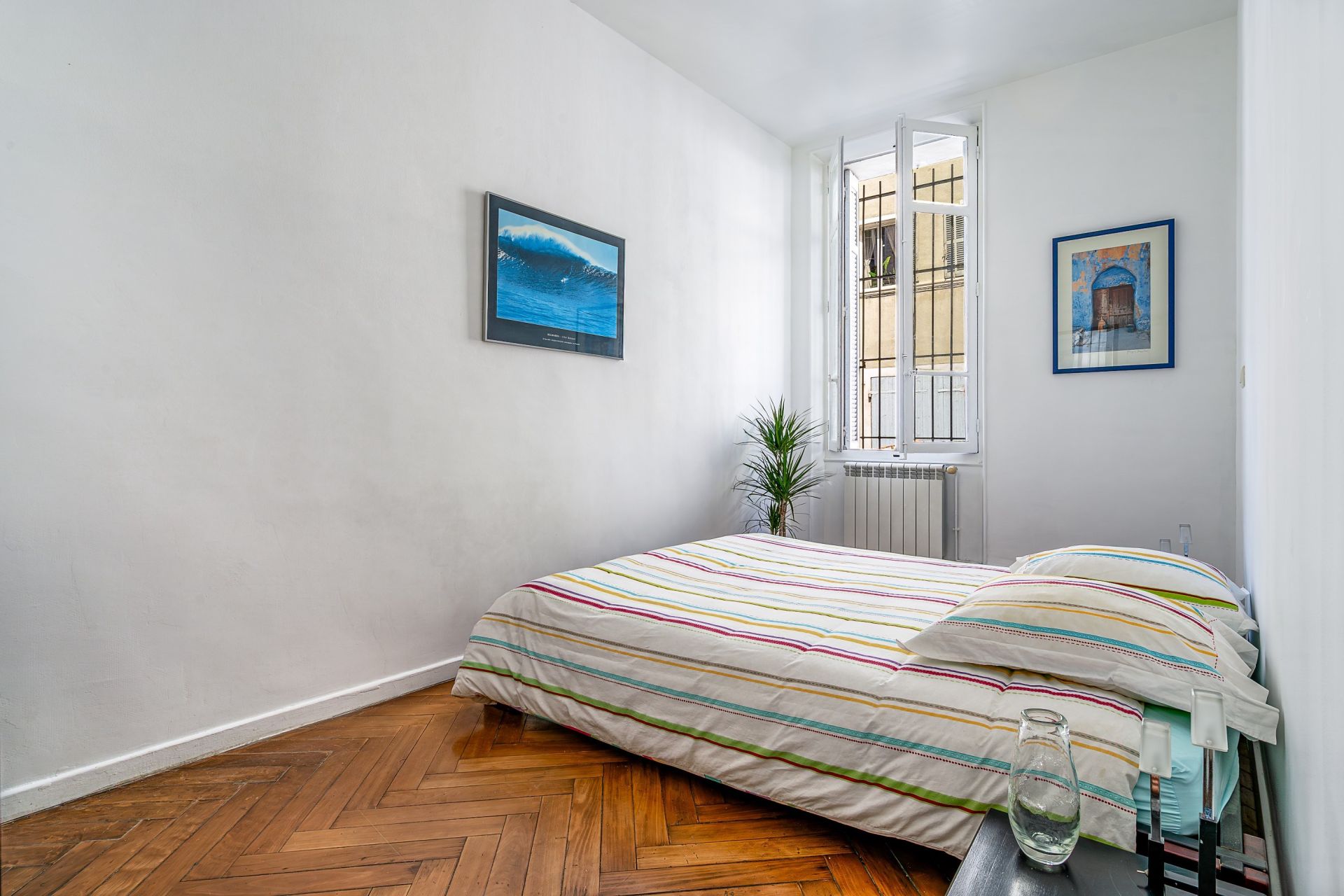 luxury apartment 4 Rooms for sale on MARSEILLE (13006)