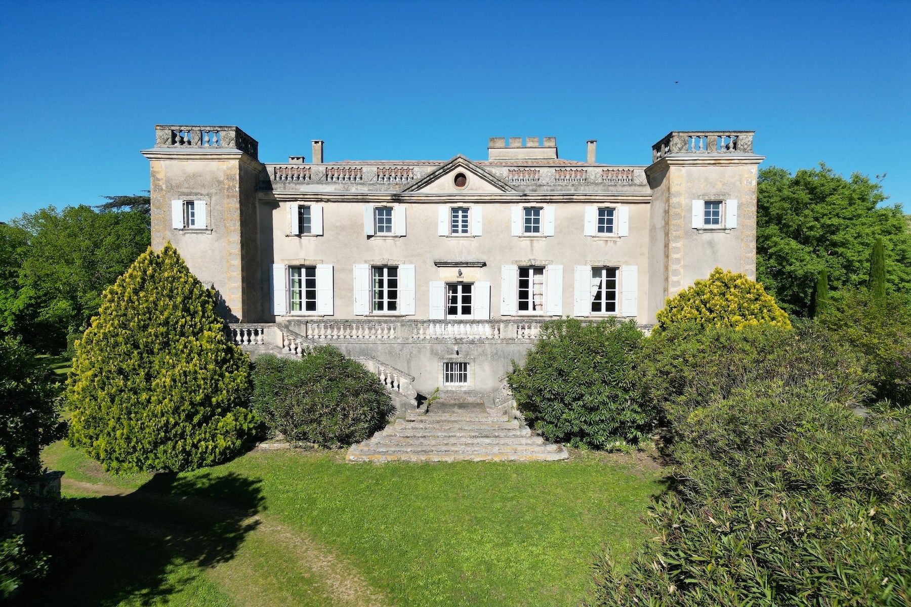 castle 17 Rooms for sale on UZES (30700)