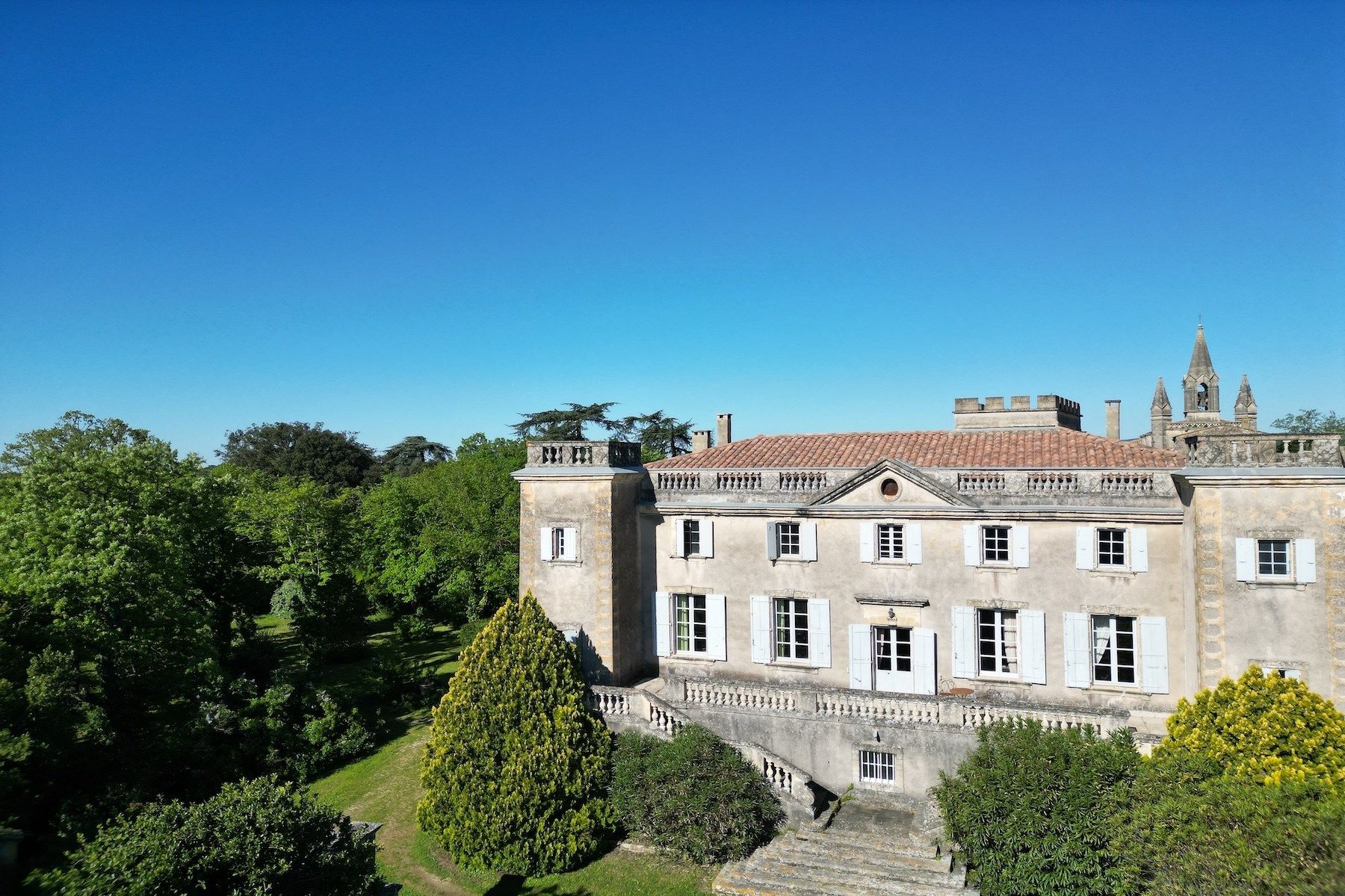 castle 17 Rooms for sale on UZES (30700)
