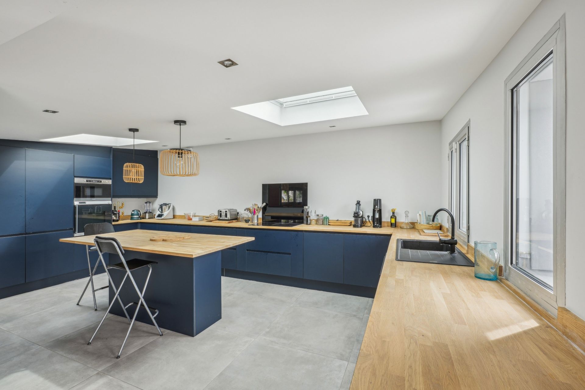 luxury house 8 Rooms for sale on COLOMBES (92700)