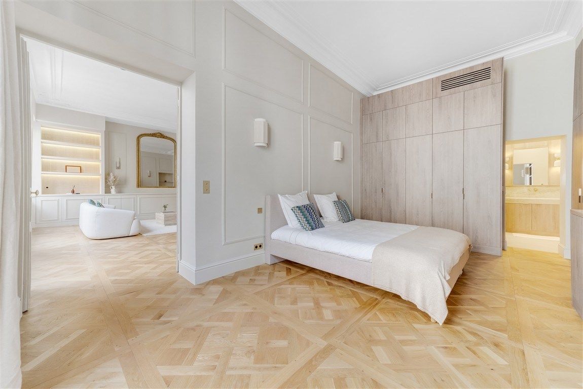luxury apartment 4 Rooms for sale on PARIS (75007)
