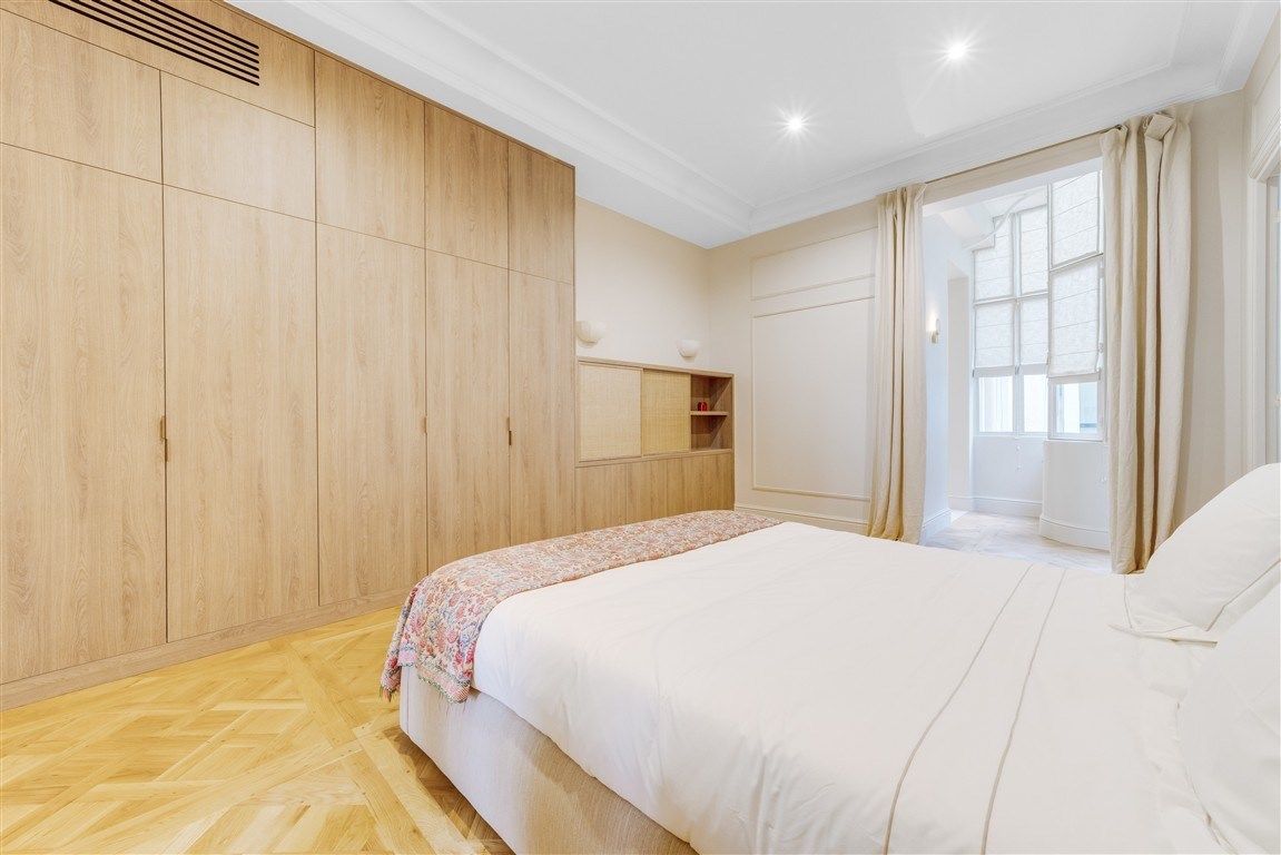 luxury apartment 4 Rooms for sale on PARIS (75007)
