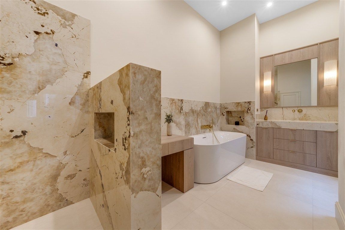 luxury apartment 4 Rooms for sale on PARIS (75007)