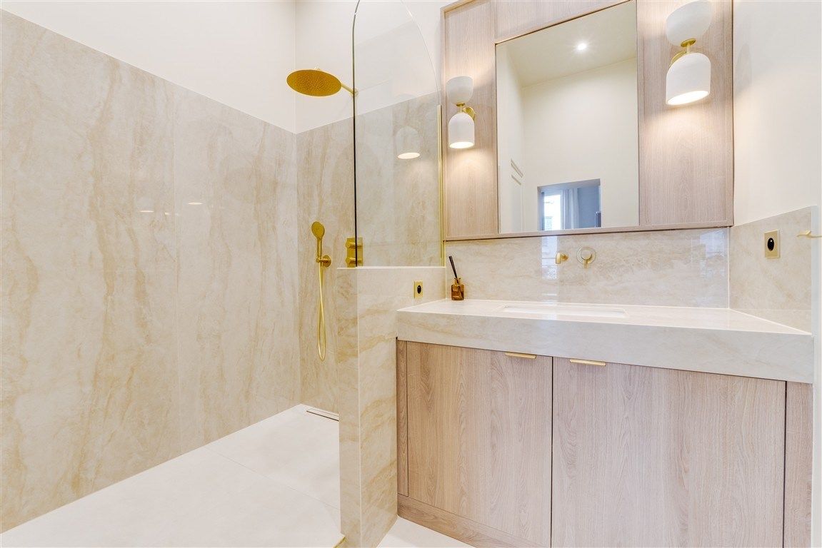 luxury apartment 4 Rooms for sale on PARIS (75007)