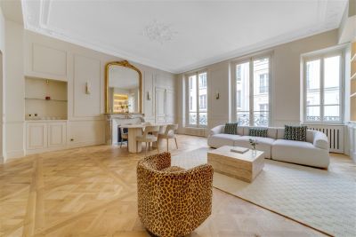 Sale Luxury apartment Paris 7 4 Rooms 148 m²