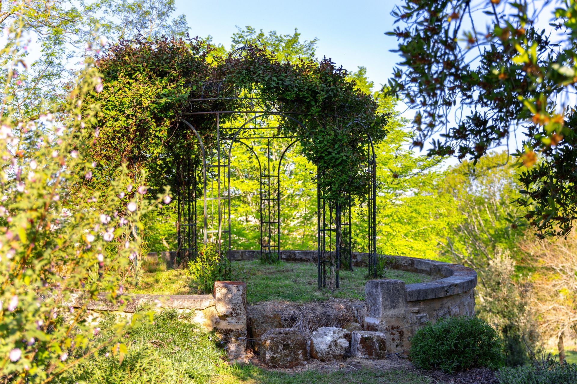 luxury property 12 Rooms for sale on BORDEAUX (33000)